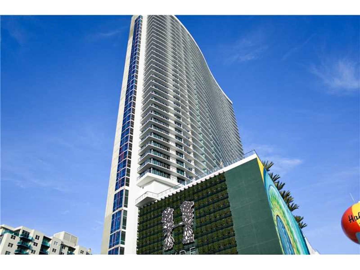 Contemporary Beach Resort Condos Dania Beach Exterior foto