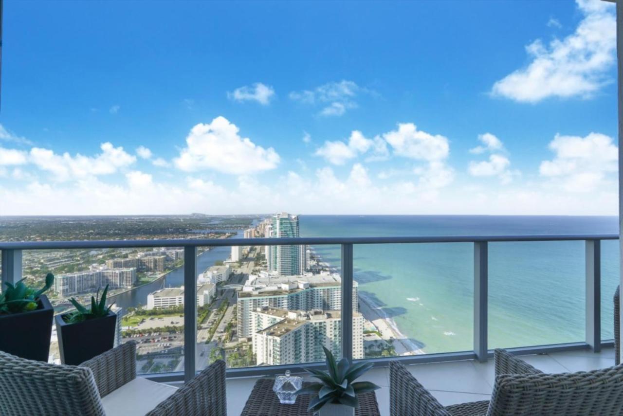 Contemporary Beach Resort Condos Dania Beach Exterior foto