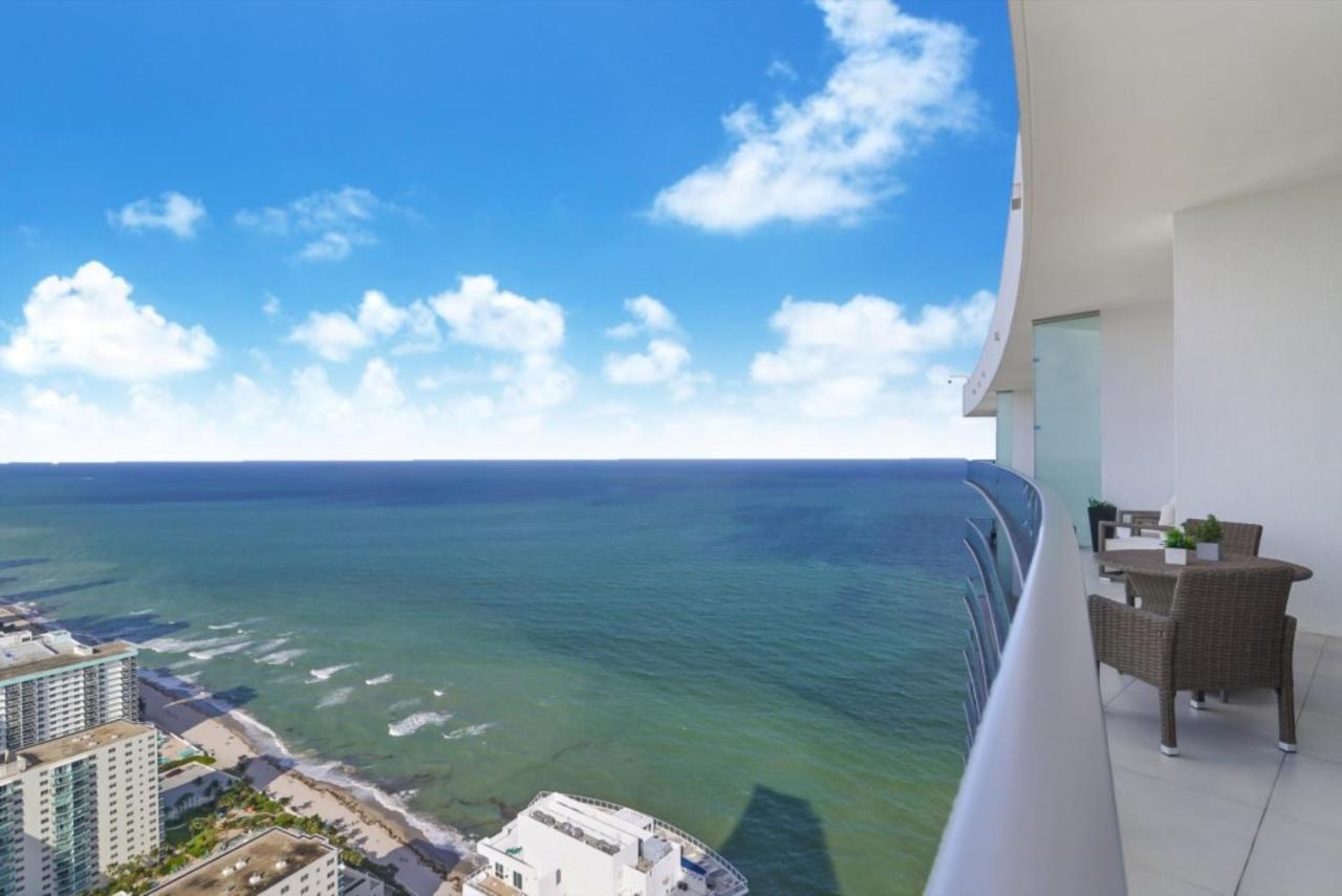 Contemporary Beach Resort Condos Dania Beach Exterior foto